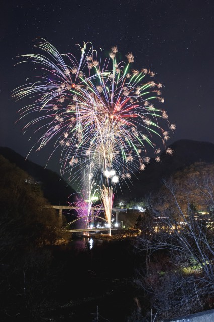 川治温泉仕掛け花火「流彩花」